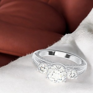 Chic 0.22CT Chic Diamond Brilliance Oval & Round Lab Grown 5 Stone Ring en oro blanco de 14K OEM al por mayor - Product Image 5