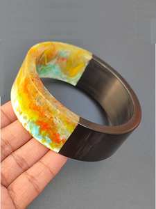 Brazaletes de resina facetada etérea - Product Image 5