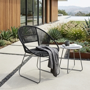 Fauteuil d'extérieur noir tressé avec cadre métallique blanc en forme de traîneau, chaise d'appoint en corde tressée pour patio, design artistique et décoratif - Product Image 4