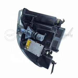 Los Faros Delanteros eran Lámparas Halógenas y Luces Altas para Maserati Quattroporte M139 - Product Image 5