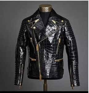 Chaqueta de piel con textura de cocodrilo genuino para hombre, hecha de cuero auténtico con un corte clásico y acabado premium. - Product Image 4