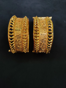 Brazaletes de grado genuino con 22 CT Metal dorado Hecho en forma redonda Brazaletes de último diseño a la venta por exportadores - Product Image 4