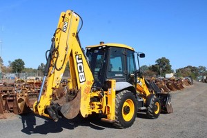 Tracteur JCB 3CX avec pelle rétrocaveuse et chargeur frontal, moteur diesel, boîte de vitesses haute performance, pompe, moteur - Product Image 4