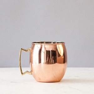 Mug en cuivre pur, nouveau design, finition martelée, mug Moscow Mule en cuivre avec poignée dorée - Product Image 6