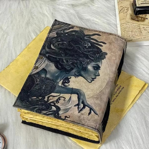 Journal en cuir cahier ombre travail journal déesse méduse sorcière journal grimoire pages avec serrure Cadeaux pour elle et lui - Product Image 4