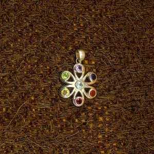 Collar con Colgante de Piedra de 7 Chakras bohemio hecho a mano, diseño de flor clásico de moda con colgantes y dijes finos de piedras preciosas - Product Image 2