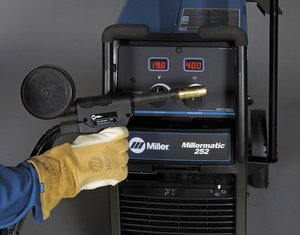 Haute qualité sur le nouveau poste à souder MIG Millermatic 252 à haut rendement - Product Image 2