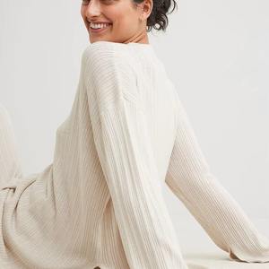 Logo personnalisé Pull Femmes Polaire Sweat Femmes Imprimé Sweat Dames Blanc D'entraînement Crop Top Femmes Sweatshirts - Product Image 4