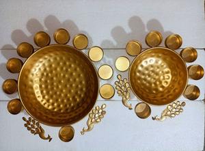 Meilleure vente en laiton métal grand bol martelé Diwali décoration Urli avec feuille Design décoration personnalisée disponible - Product Image 6