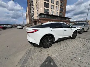 USED 2025 BZ5 550 Low Mileage Automatic <b>Panoramic</b> Sunroof LED lights LED Daytime Lights 6 Seats Ready to SHIP - Product Image 4