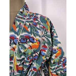 Kimono Indio Estampado a Mano en Algodón con Estampado de Loros, Lujoso Traje de Baño Tipo Pareo para el Verano - Product Image 2
