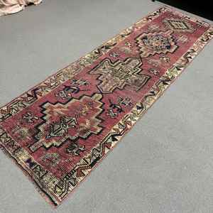 พรมวินเทจขนาด 2.7x8.6 ฟุต, พรมตุรกีแบบยาว, พรมลายทางสีแดงดำ - Product Image 4