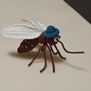 Llavero de ganchillo hecho a mano con forma de insecto, divertido colgante de punto para bolso, accesorio decorativo de escritorio - Product Image 4