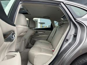 รถซีดานสีเทา M37 X AWD ปี 2012 สภาพดีเยี่ยม เกียร์ 7 สปีด 330 แรงม้า ระบบขับเคลื่อนสี่ล้อ น้ำมันเบนซิน สมรรถนะสูง - Product Image 3