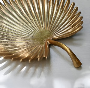 Plateau de service en or en forme de feuille au design tendance de qualité supérieure à bon prix - Product Image 3