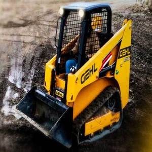 Cargadora compacta de orugas usada Gehl RT105 amarilla, equipo usado en venta - Product Image 2
