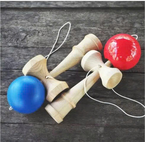 Jouet Kendama en bois naturel conçu pour l'entraînement des compétences et la concentration, design traditionnel fabriqué au Vietnam - Product Image 2