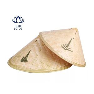 Chapeau conique traditionnel vietnamien en feuilles de palmier et bambou GEM - Product Image 1