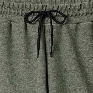 กางเกงขาสั้นเทอร์รี่ผู้ชาย ดีไซน์แฟชั่นใหม่ สวมใส่สบาย สไตล์ลำลอง ผลิตตามแบบ OEM ผ้าฝ้าย 100% แห้งเร็ว ระบายอากาศดี ลายเรียบ สไตล์ไฮสตรีท - Product Image 2