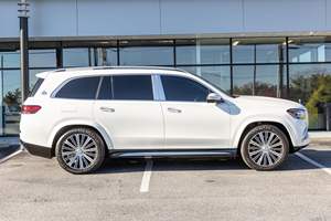 Mercedes-Maybach GLS 600 2023, boîte automatique, titre propre, sans accident, faible kilométrage, prêt à être expédié - Product Image 4