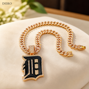 Collar con colgante de moissanita chapado en oro estilo hip hop con dije de letra negra para hombre, para uso diario. - Product Image 4