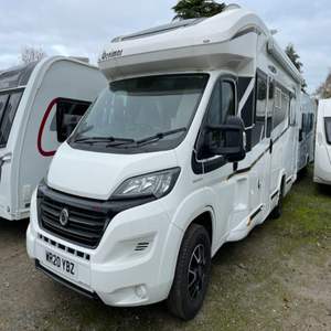 Explorez les routes avec notre camping-car motorisé à vendre : caravane de luxe 4x4 autopropulsée, intérieur spacieux pour 4 à 6 personnes - Product Image 4