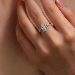 Bague en or 10 carats avec diamant moissanite très demandée, idéale pour le quotidien, les anniversaires et les cadeaux, disponible au prix d'usine - Product Image 1