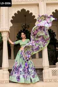 Nouvelle robe de mariée légère en soie Tussar pour femmes, avec imprimé floral et dentelle, conçue par des designers - Product Image 4