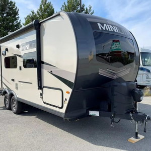 Cómodo remolque de caravana en forma de lágrima para 4 personas con cocina Caravana de viaje compacta para acampar al aire libre y aplicación de vehículos - Product Image 1