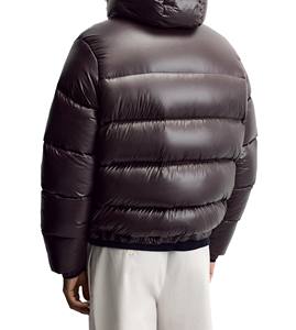 Veste coupe-vent chauffante à capuche élégante et respirante pour homme avec fermeture éclair intégrale et technologie coupe-vent pour toutes les saisons - Product Image 2