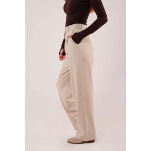 Pantalon ajusté crème pour femme modèle Lustrin Premium - Pantalon professionnel en mélange polyester élasthanne pour la vente en gros - Product Image 6