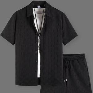 ชุดลำลองฤดูร้อนสำหรับผู้ชาย เสื้อถักแขนสั้นสีดำและกางเกงขาสั้นติดกระดุม ชุดเซ็ตเข้าชุด เสื้อคลุม - Product Image 1