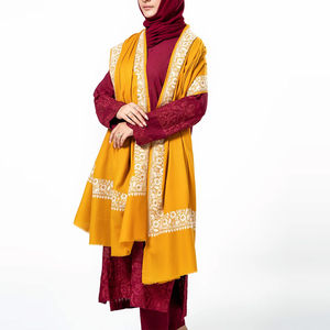 Châle en laine épaisse de couleur unie pour femmes, vêtements décontractés et d'hiver, entièrement personnalisé, châle en laine le plus vendu - Product Image 2