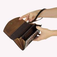 Dompet kulit sapi wanita, dompet panjang ukir peralatan tangan mewah dengan tombol jepret Rfid, mode Barat, Vintage, dompet kulit bulu sapi untuk perempuan