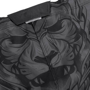 Short MMA de haute qualité pour hommes Logo personnalisé Matériau écologique Fermeture à la taille élastique Motif solide Sportif Longueur au genou Non tissé - Product Image 6