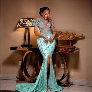 Robe de soirée sirène élégante vert menthe, col haut, ornée de perles, longueur au sol, sans manches - Product Image 2