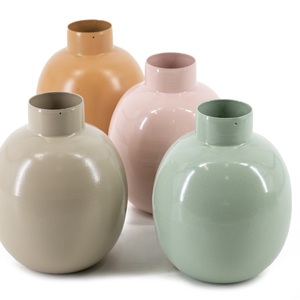 Vase à fleurs en fer pour décor à la maison élégant et sculptural incroyablement raffiné pour compléter les intérieurs de luxe classiques modernes pour le mariage - Product Image 4