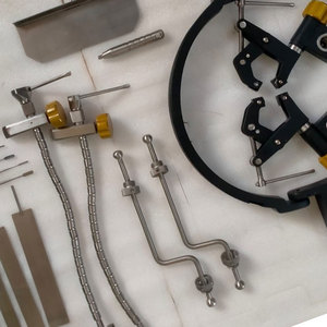 Système de rétracteur de cerveau Halo professionnel Instruments chirurgicaux orthopédiques réglables manuel en acier inoxydable allemand - Product Image 4