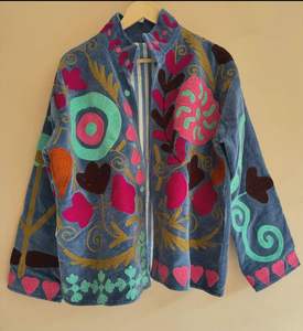 Chaqueta Suzani de Terciopelo Bordada Estilo Bohemio, Abrigo de Invierno con Estampado Floral Azul y Rosa, Forro de Lana, Diseño Floral Moderno - Product Image 1