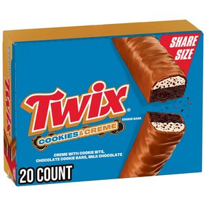 Barra de Galleta de Chocolate con Crema TWIX Cookies & Creme, Tamaño Familiar para Llevar, 2.87 Onzas (Paquete de 20) - Product Image 1