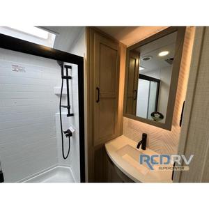 Caravane de luxe 2025 Forest River RV Rockwood Signature R331RL avec suspension indépendante pour les aventures 4x4 - Product Image 5