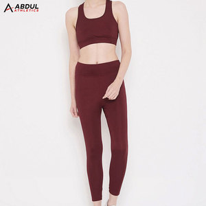 ชุดโยคะคุณภาพพรีเมียมสำหรับออกกำลังกายและเล่นกีฬา ผลิตจากผ้าที่ยืดหยุ่นได้และสวมใส่สบาย เหมาะสำหรับการฝึกซ้อมและฟิตเนสประจำวัน - Product Image 1