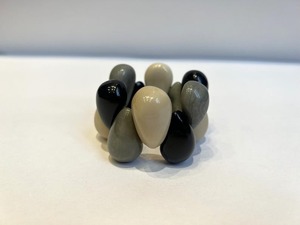 Bracelets en résine polie de qualité supérieure rouge festive pour femmes nouveaux bracelets à la mode bijoux avec décoration - Product Image 6