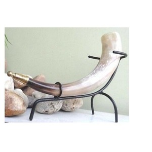 Cuerno Vikingo para Beber de Cuerno de Búfalo Natural con Soporte de Cuero Pulido y Base Metálica, Diseño Animal Religioso Ecológico - Product Image 2