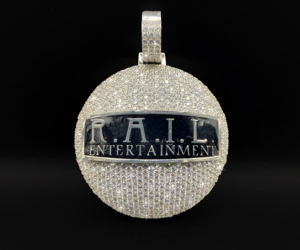 Pendentif unisexe hip-hop en acier inoxydable avec diamants CZ glacés personnalisés de haute qualité - Product Image 1