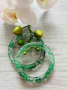 Alta demanda, diseño personalizado, brazalete de resina para mujer, modelo hecho a mano, patrón pulido para vacaciones y bodas, uso a la moda - Product Image 5