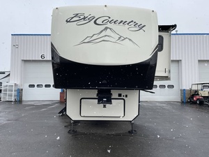Autocaravana Usada Heartland B-i-g C-o-u-n-t-r-y 3155R-L-K de 2019 - Product Image 4