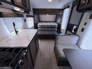 Vendeur vérifié pour caravane de voyage d'occasion 2020 Forest River RV Cherokee Wolf Pup 16PF prête à la vente - Product Image 3