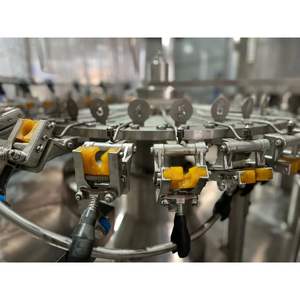 Máquina de llenado automática eléctrica de alta velocidad de 220V 120 BPM Capacidad de 2000BPH para bebidas Jugos Líquidos en botellas de latas de 500ml - Product Image 1