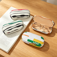 Étui à lunettes double couche personnalisé en gros pour voyage, étui rigide rayé pour montures optiques et boîte à lentilles de contact double usage